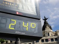 Das Thermometer am Arriaga Plaza zeigt sonnige 24 Grad.